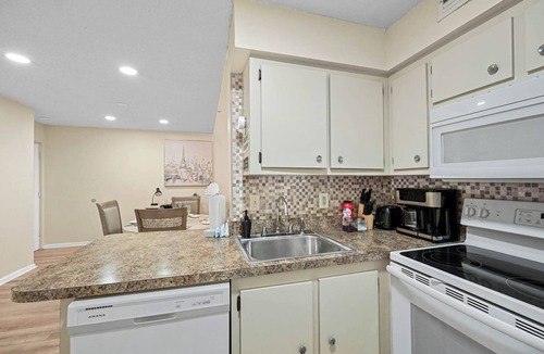 Ventura Condo | 3648 Orlando Vacational Apartment 2nd floor, Lake view