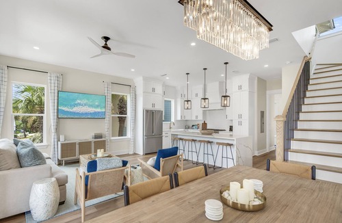 Holiday Isle House | 3BR Coastal Home w/Private Pool + Modern Kitchen | Beach Paradise Manor