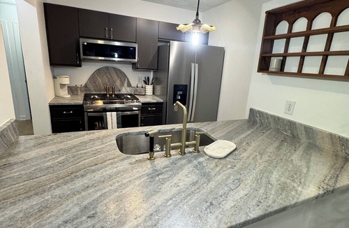 Hilliard Condo | 3BR Hilliard Luxury Condo: 5min Walk to Target, 10min Walmart, 10min Drive OSU!