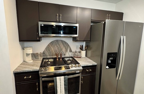 Hilliard Condo | 3BR Hilliard Luxury Condo: 5min Walk to Target, 10min Walmart, 10min Drive OSU!