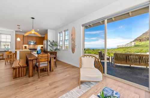 Makaha Valley House | 4 Bdrm, Near Beach, Pool/Spa, Gym, BBQ, Free Prkng
