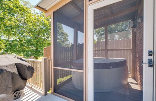 Millersburg Apartment | 4 Mi to German Village: Studio w/Hot Tub!