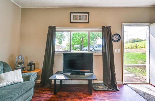 Belpre House | 4 Mi to Ohio River Quiet Guest House with Yard!