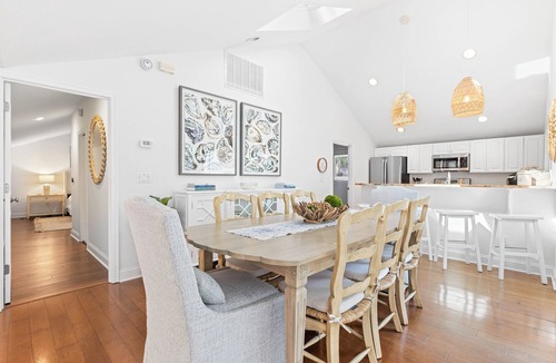 South Beach House | 4 Scaup Court: A BESTNEST by Beverly Serral