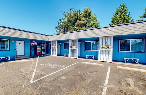Bandon Apartment | 4 Studios walkable to downtown, Dog Friendly, WiFi