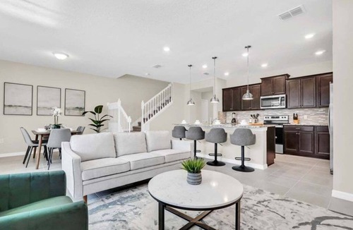 Tuscan Hills House | 4058 LA - Windsor Paradise Escape