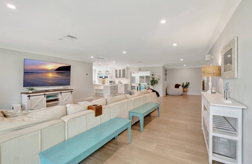 Delray Beach House | 4BR Coastal Luxury Oasis on the Golf Course with Pool and Putting Green!