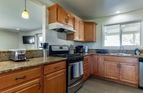 Granada Hills House | 5 Bedroom Charmer in Granada Hills