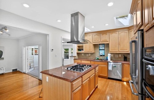 Silver Spring House | 5 Bedrooms | Modern Interior | Spacious