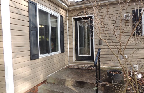 Northwest Akron House | 5 miles to Cuyhoga National Park & Blossom Music Center