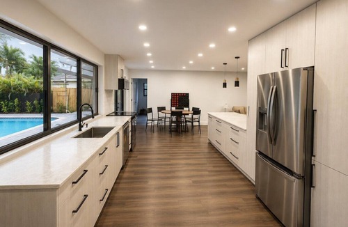 Sunrise House | 5BR/3Bath Pool Oasis - Sleeps 10 - 17 Min to Hard Rock Stadium