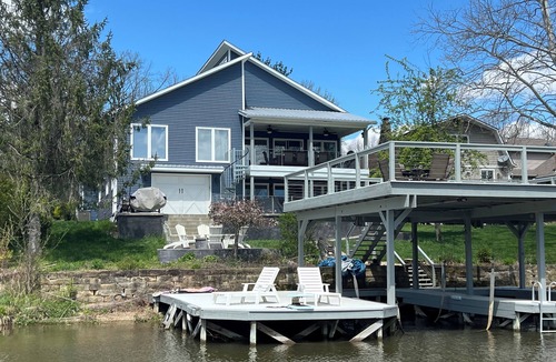 Howard House | 6 Bedroom Apple Valley Lakefront with Hot Tub Perfect for Large Families