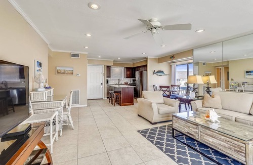 Holiday Isle Condo | 65 m² Condo ∙ 2 bedrooms ∙ 6 guests