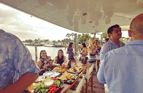 Maximo Boat Rental | 70FT Ultra Luxury Yacht