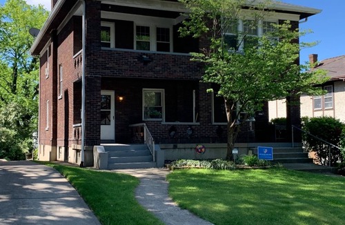 Norwood House | A#2 Executive 1BRApartment Prime Location Near Hospitals Downtown & Universities