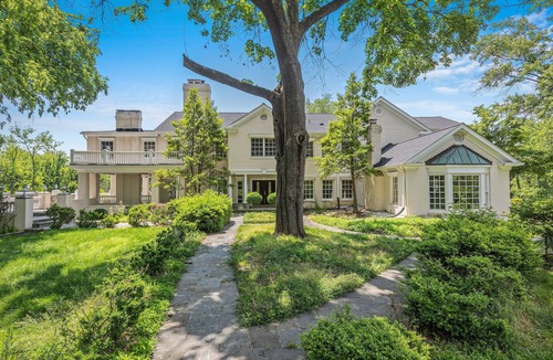 Great Falls House | A comfortable stay in a grand home