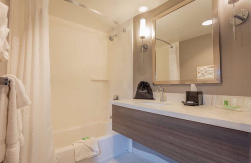 Anaheim Resort Hotel | A Magical Vacation Awaits! Close to Disneyland with Fitness Center!