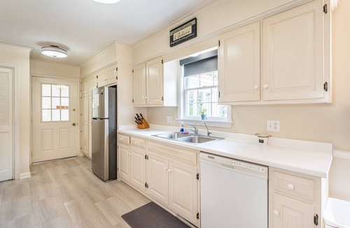 Orrville House | Adorable Country Cottage