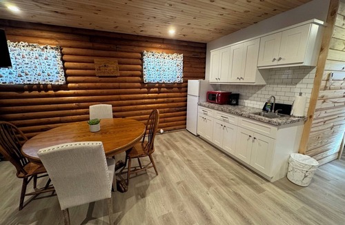 Cambridge Cabin | Adorable log cabin on back country road with peace, quiet, all amenities of home