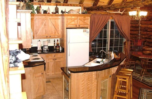 Freeport Apartment | Adventurous Vacation Getaway at the Possum Lodge Cabin!