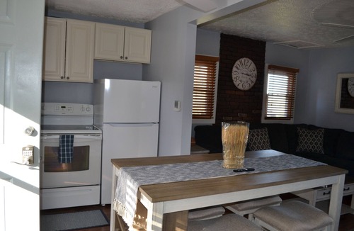 Portage Lakes House | Akron (Portage Lakes) Peaceful Lakefront Cottage with Kayaks