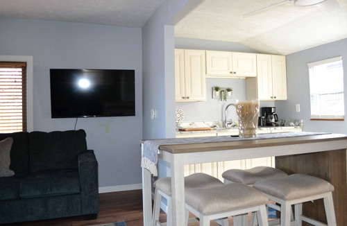 Portage Lakes House | Akron (Portage Lakes) Peaceful Lakefront Cottage with Kayaks