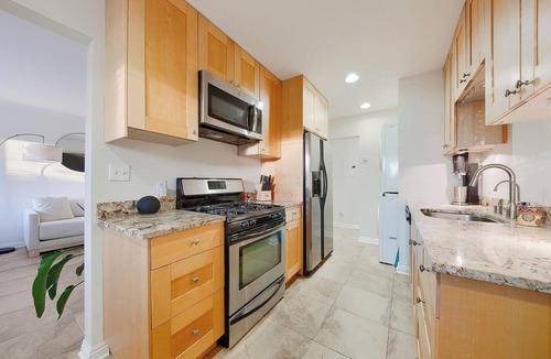 North Pacific Beach House | Amazing Location, Walk to Beach and Restaurants W/Parking!