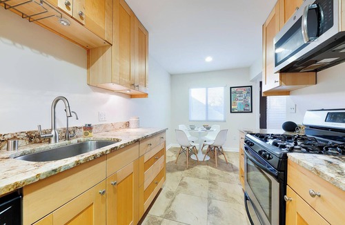 North Pacific Beach House | Amazing Location, Walk to Beach and Restaurants W/Parking!