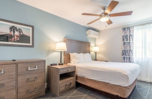 Anaheim Resort Resort | Anaheim | Disneyland Weekend Stay | Pool & Hot Tub