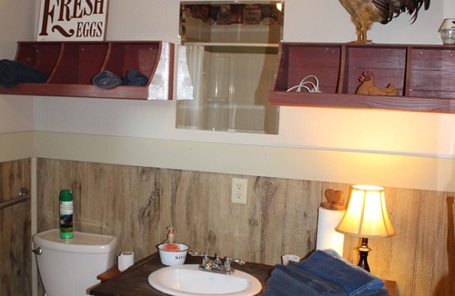 New Plymouth Cabin | Appalachian Quilt Cabin Centrally Located Within The Hocking Hills