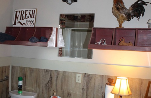 New Plymouth Cabin | Appalachian Quilt Cabin Centrally Located Within The Hocking Hills