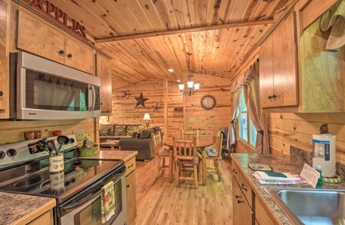 Helen Cabin | Apple Dumpling near Helen, Wineries & Hiking