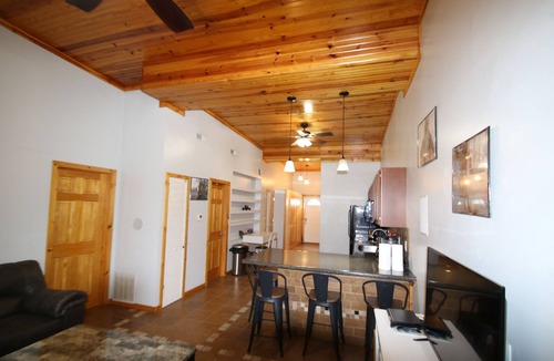 Athens Apartment | Athens City 2 bedroom, 1 bath, in town, walk to restaurants, FREE WiFi, Parking