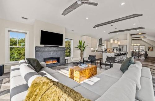Whalehead Beach House | Aurora 6 BR Elevator Theater Rec Room Pool & Hot