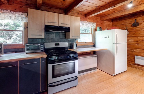 Stratton Mountain Cabin | Authentic and comfortable Vermont log cabin - secluded yet near attractions
