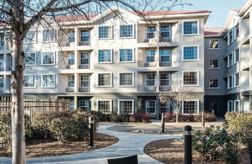 Woodlands Village House | Authentic Flagstaff Experience! Pool, Pets Allowed, Free Breakfast, Free Parking