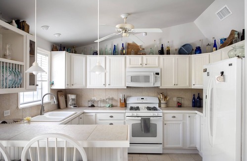 Big Coppitt Key House | Avail Mar 1-Coppitt Cottage - 2/2, private backyard with waterfall and hot tub