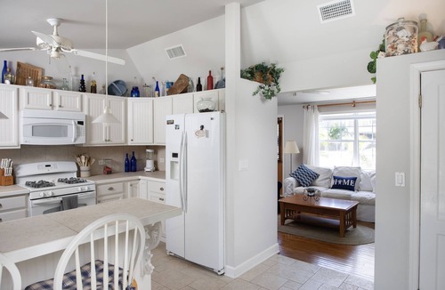 Big Coppitt Key House | Avail Mar 1-Coppitt Cottage - 2/2, private backyard with waterfall and hot tub