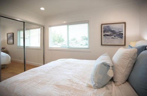 Orange House | Awesome 5 bedroom 3 bath pool home with in-ground jacuzzi
