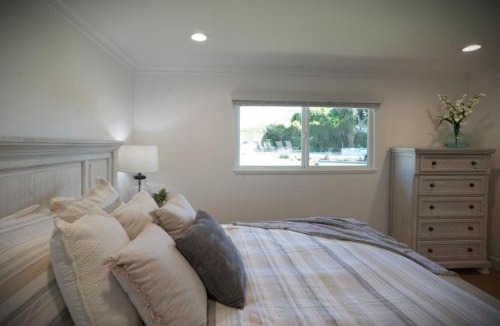 Orange House | Awesome 5 bedroom 3 bath pool home with in-ground jacuzzi