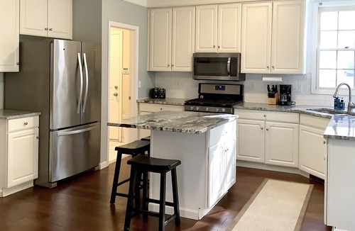 Westlake House | Basset Rd - Spacious & Newly Updated