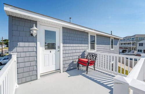 Brigantine Apartment | Beach Bliss! | 1 Block From Beach | Upstairs Unit