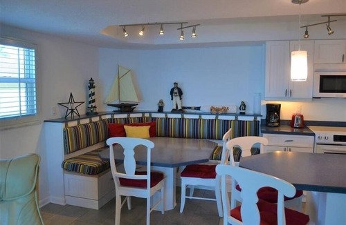 Longboat Key Condo | Beachcomber unit 208