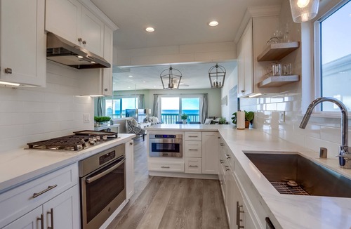 Townsite Condo | Beachfront Family Dream! On the strand in Oceanside - Pet friendly!