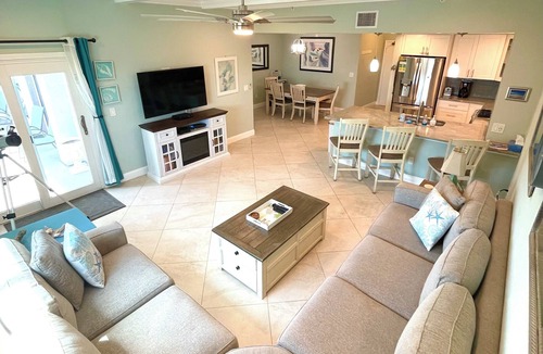 Sunset Reef Condo | Beachfront Getaway Stunning Condo w/Ocean Views