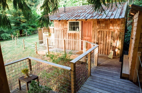 South Colby Cabin | Beachfront Treehouse in the Heart of Puget Sound