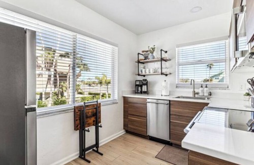 Capri Isle Apartment | Beachside 4-Private Suites in Treasure Island