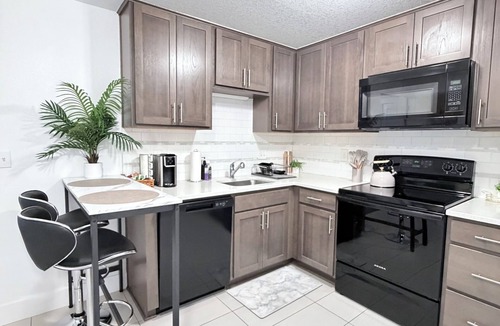 Hough Apartment | Beautiful 2-bedroom apartment in vibrant downtown Vancouver