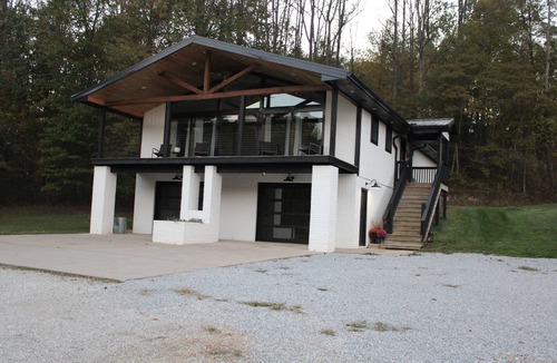 Sherrodsville House | Beautiful 3 bedroom/4 bathroom house near Atwood Lake with stocked pond