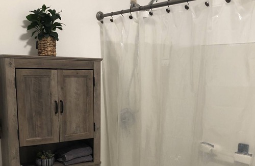 South Broadway Apartment | Beautiful Apartment w/laundry 10 minutes from downtown Cleveland!